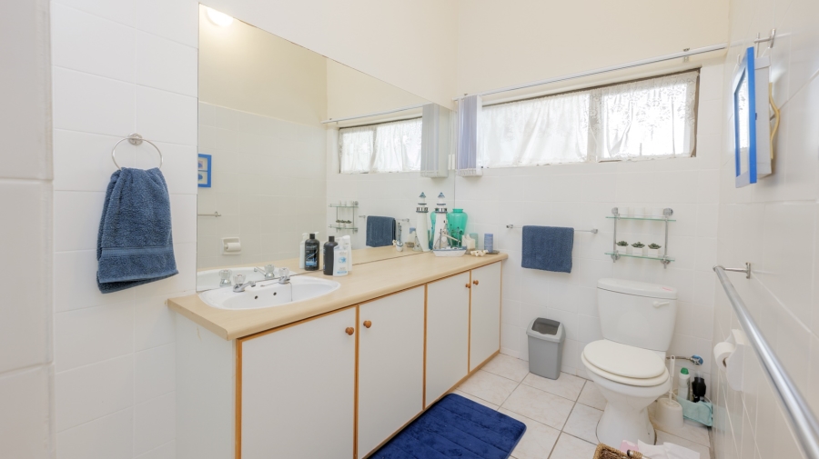 4 Bedroom Property for Sale in Struisbaai Western Cape